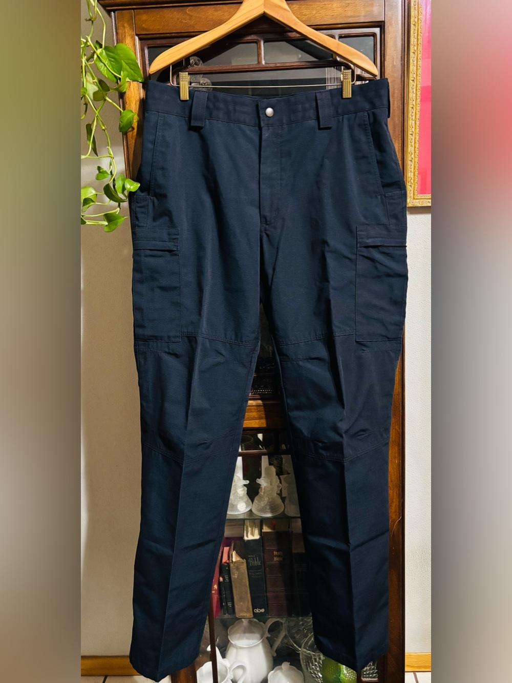 Men’s navy blue BLAUER lightweight performance/uniform Pants EUC